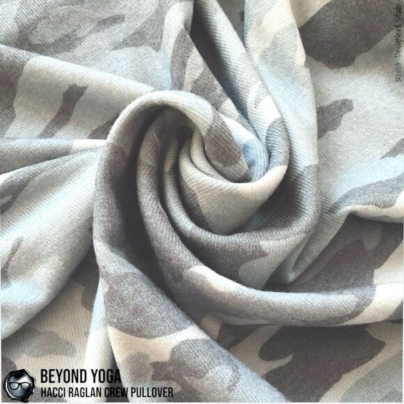 BEYOND YOGA HACCI FAVORITE RAGLAN CREWNECK SWEATSHIRT IN GRAY CAMO XS PULLOVER - Picture 7 of 13